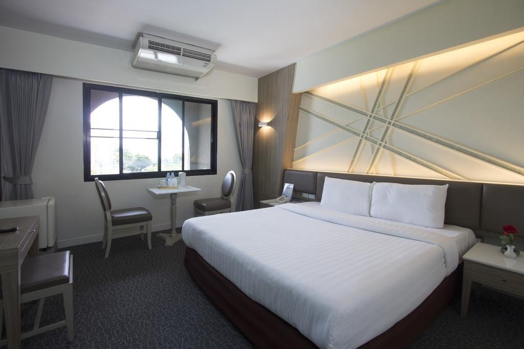 Hotel Papa Bangkok Siriraj Екстер'єр фото