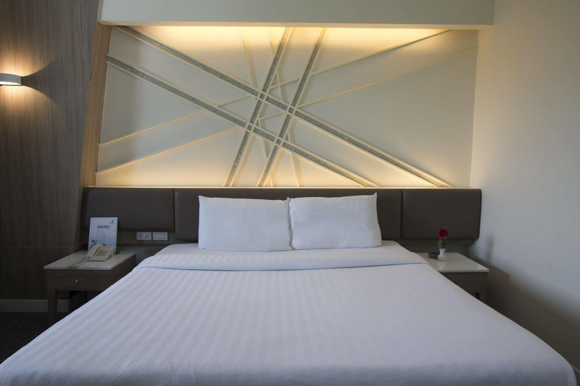Hotel Papa Bangkok Siriraj Екстер'єр фото