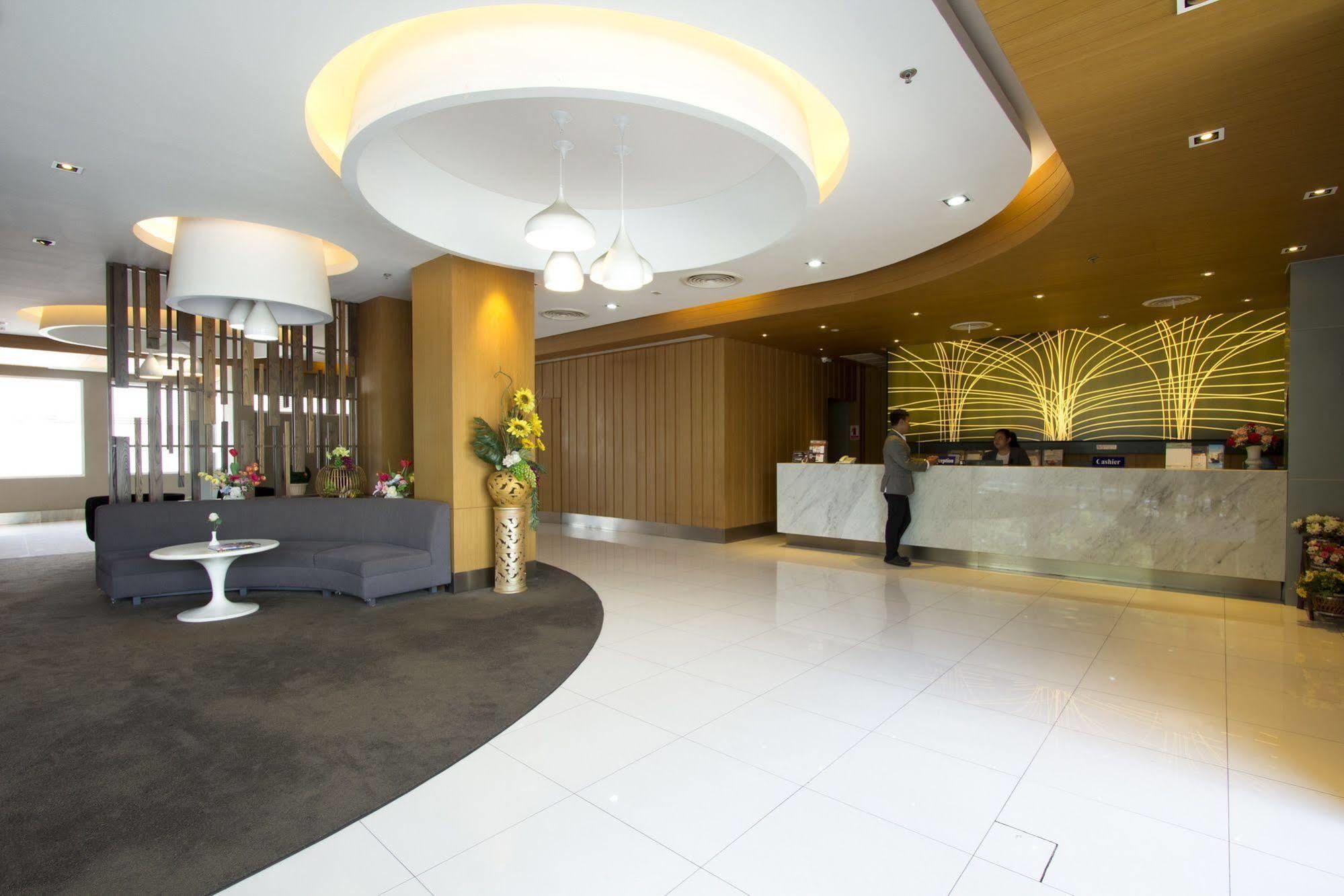 Hotel Papa Bangkok Siriraj Екстер'єр фото
