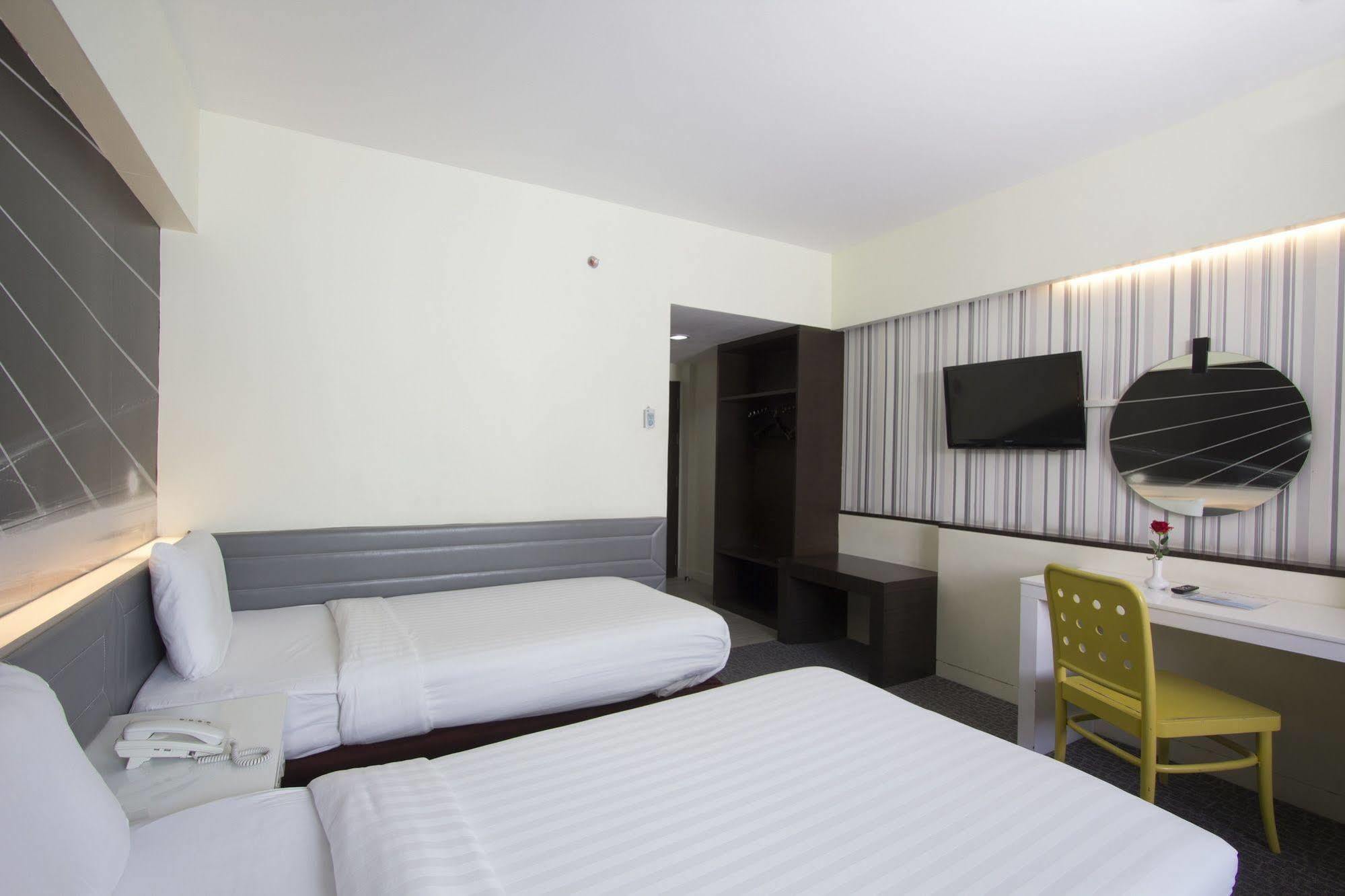 Hotel Papa Bangkok Siriraj Екстер'єр фото